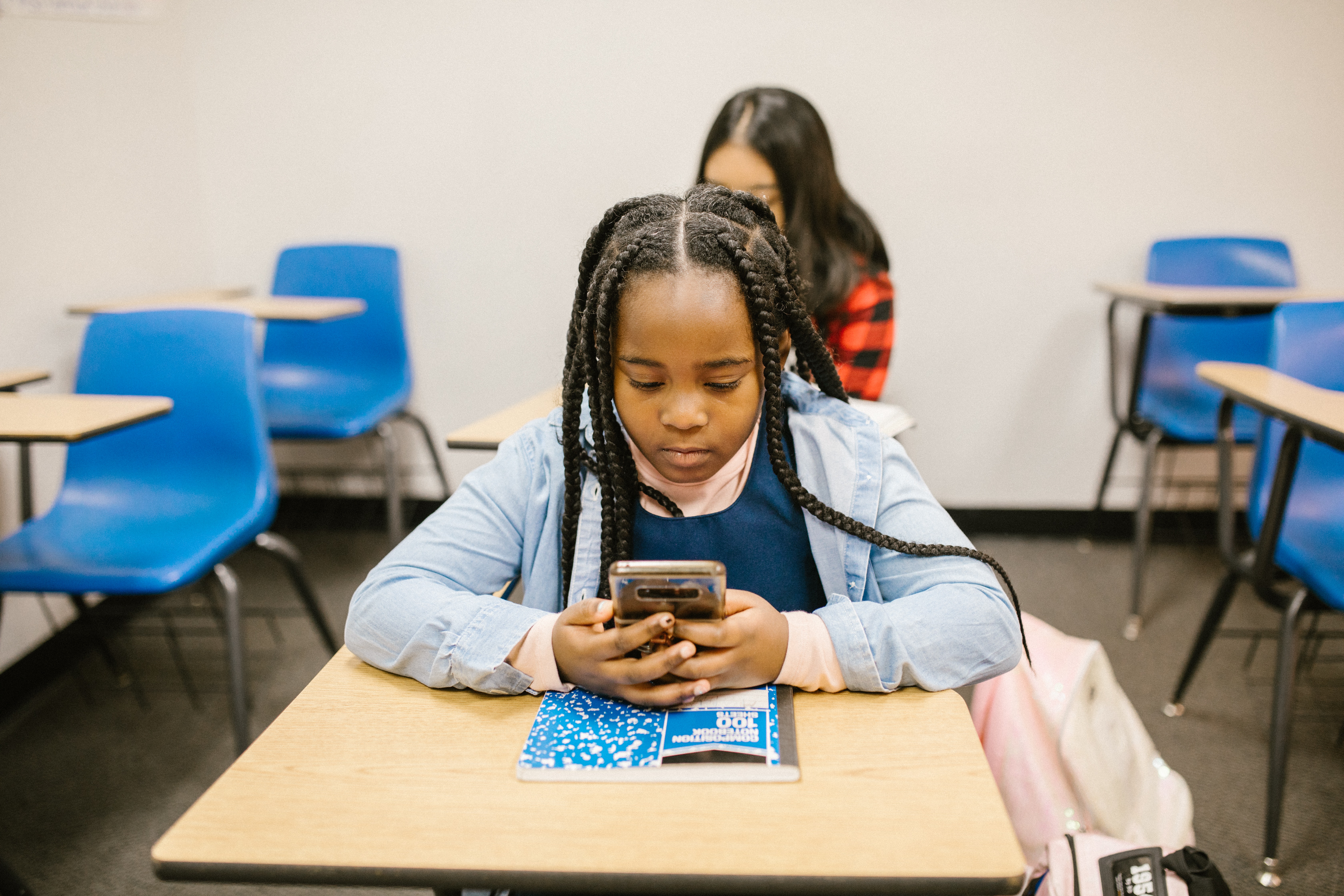 The Impact of Social Media on Classrooms: Balancing Benefits and Challenges